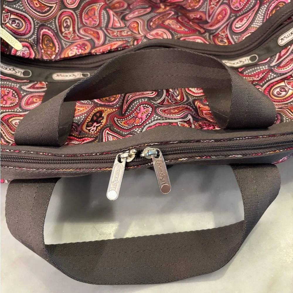 Le Sport Sac Deluxe Large Weekender in Gorgeous Hot Pink and Gray Paisley. - Picture 3 of 12